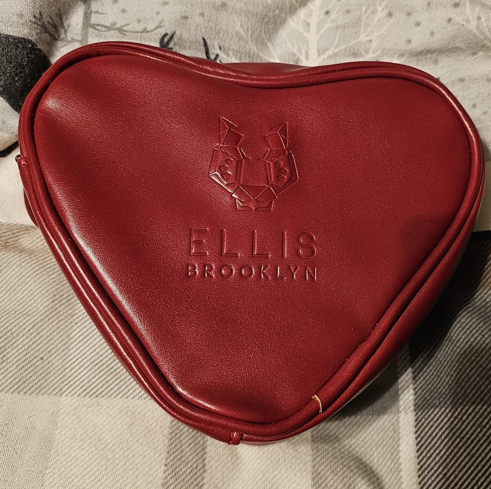 Ellis Brooklyn heart ❤️ shapped Accessories bag. New